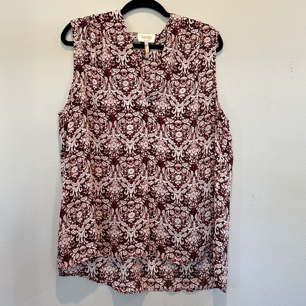 Laundry Shelli Segal v-neck sleeveless shell. XL Red black white damask pattern